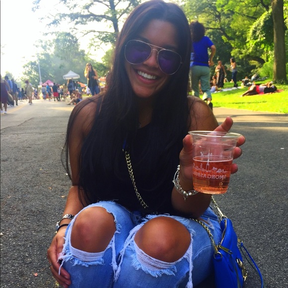 Meet your Posher, Amanda - Picture 2 of 4